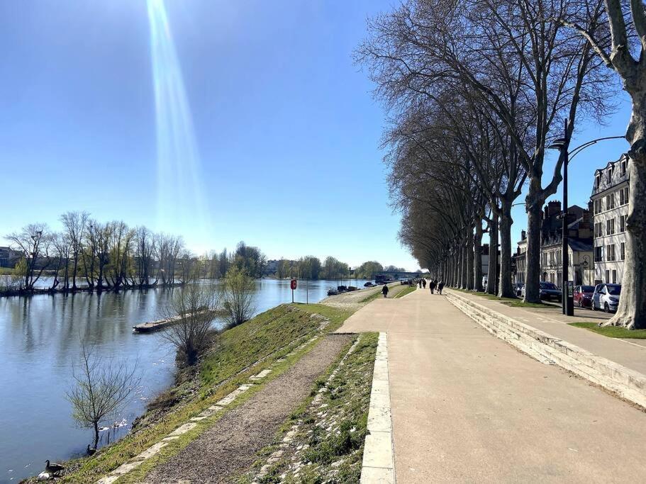 Studio Coeur De Ville Proche Bords De Loire Orleans Bagian luar foto